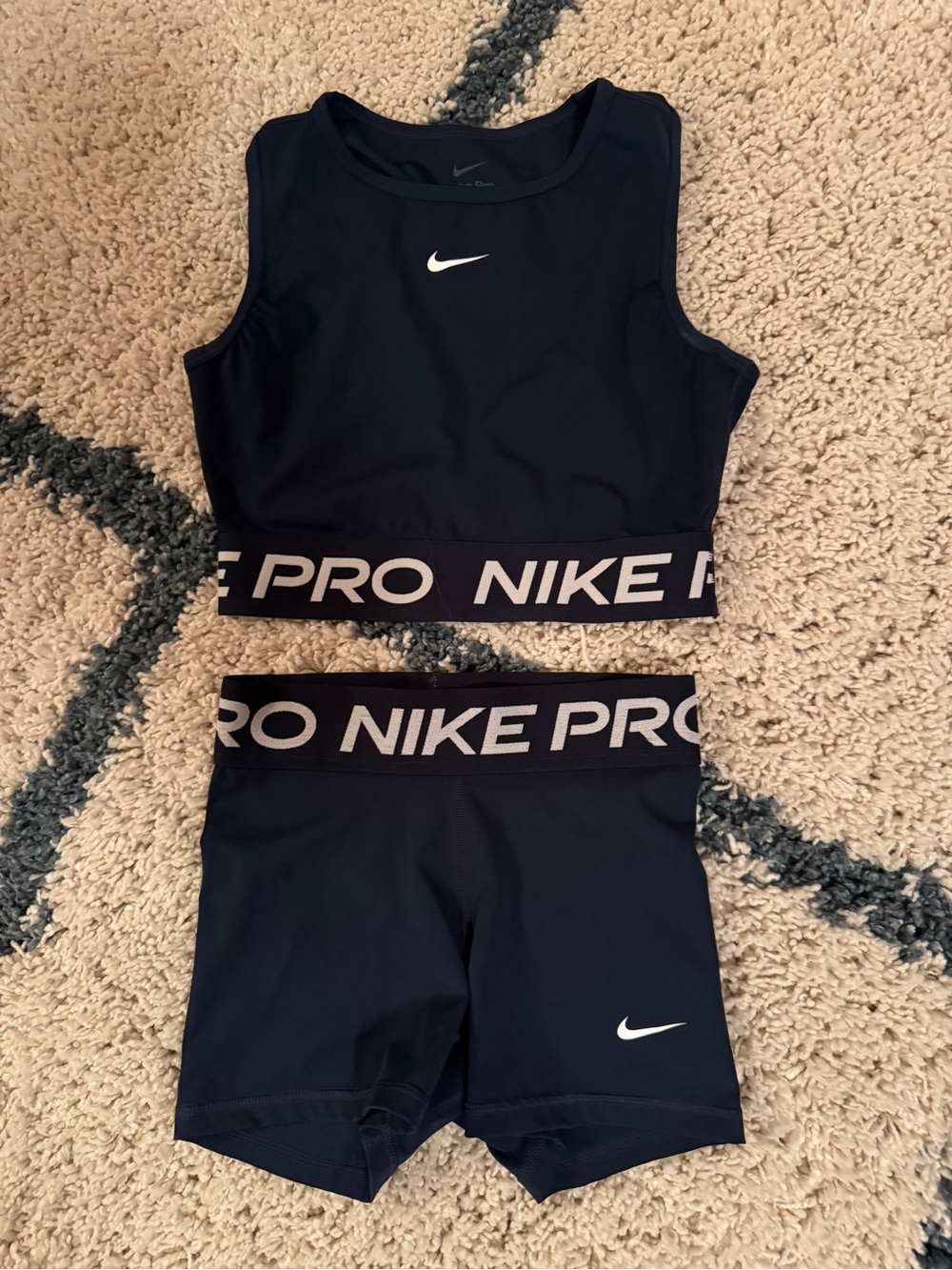 Nike Pro Ladies Crop Tank and Shorts Set XS